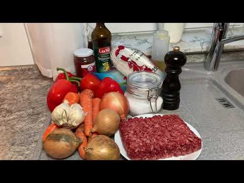 Салат фунчоза с фаршем и овощами