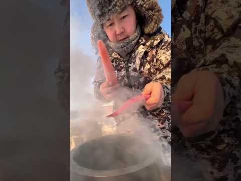 Meat with vegetables in an Afghan cauldron -50 C❄️ / Мясо с овощами в афганском казане -50 C❄️