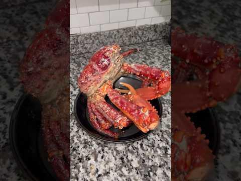 COOKING GIANT CRAB