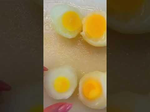 А вы знаете как сделать из большого куриного яйца, много маленьких? Удиви своих близких!