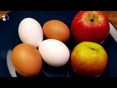 Просто посмотрите что получается из 2 яблок и 4 яиц! Невероятно простой рецепт!