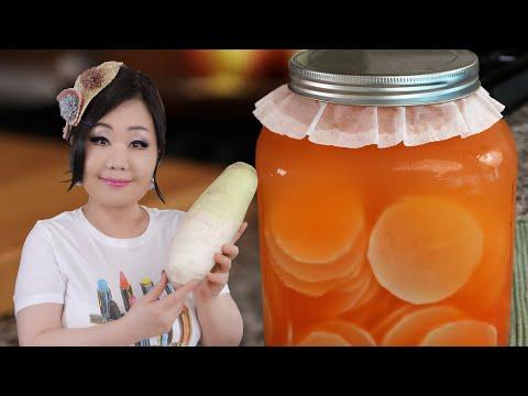 Quick-fermenting radish water kimchi with apple broth (Dongchimi: 동치미)