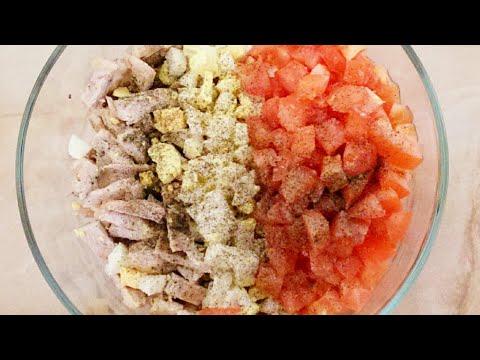 Салат с курицей и сухариками / рецепт салата из куриного филе
