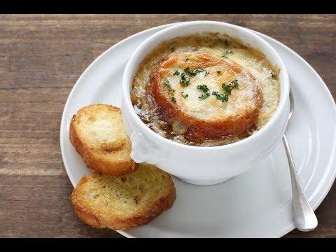 Французский луковый суп с твороженным тостом (FRENCH ONION SOUP WITH CASHEW CHEESE TOAST)
