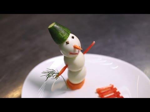 Папин завтрак: делаем снеговика из яиц