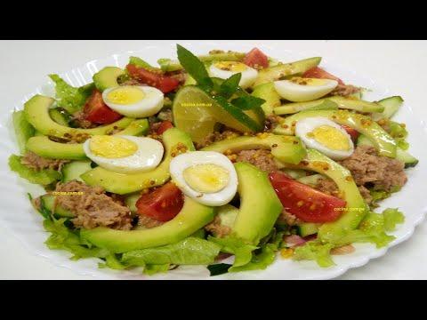 Салат с тунцом, огурцом и авокадо / Простой рецепт
