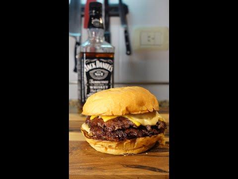 ¿Alguna vez comiste una hamburguesa con Jack Daniels? 