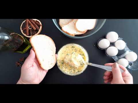 Простой и вкусный рецепт закуски из батона, плавленого сыра, зелёного лука, яйца