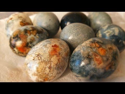 Мраморные яйца на Пасху. Как покрасить яйца каркаде. Пасхальные яйца без красителей.