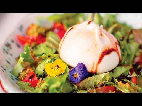 Рецепт салата на 8 марта. Салат с бурратой (моцарелой) и помидорами по мотивам салата Капрезе
