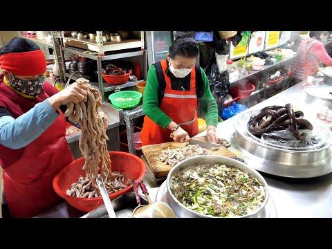 "순대국밥 500원일때 부터 장사했지~!" 시래기가 듬뿍 들어간 토렴식 순대국! Sundae rice soup, pork intestine - Korean street food