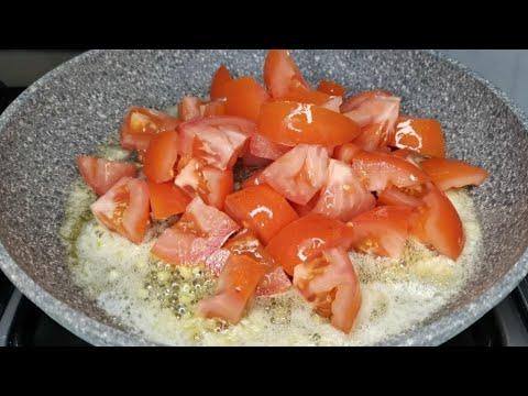 Быстрый⏲ завтрак  яичница с помидорами и сыром на скорую руку