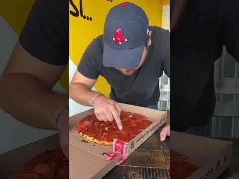 Pizza con 200 pepperonis 
