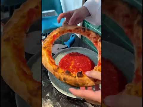 Le Tagliatelle Di Napoli con la Pizza 