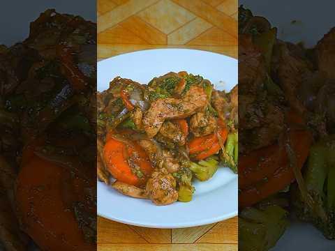 Pollo con brócoli fácil y delicioso al estilo oriental